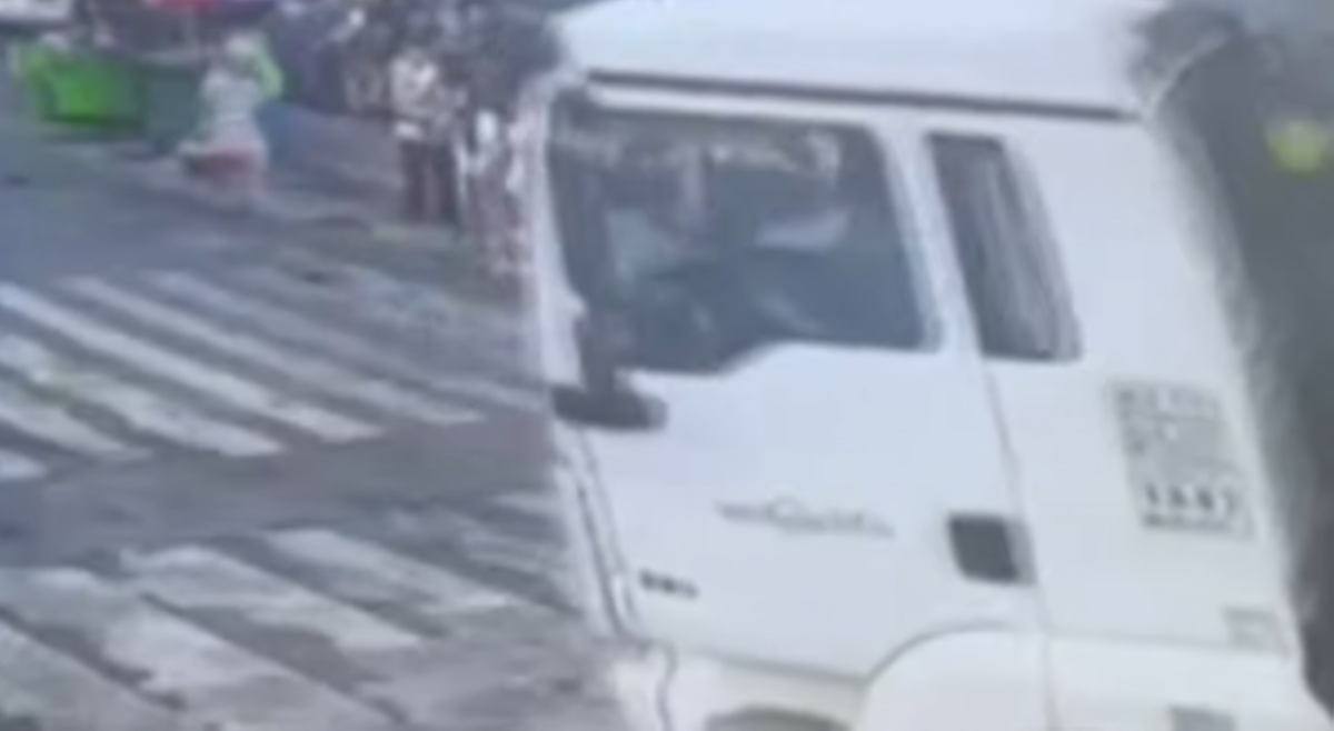 Truck driver na nagulungan ang isang babae, inakalang nalubak lang siya sa daan!