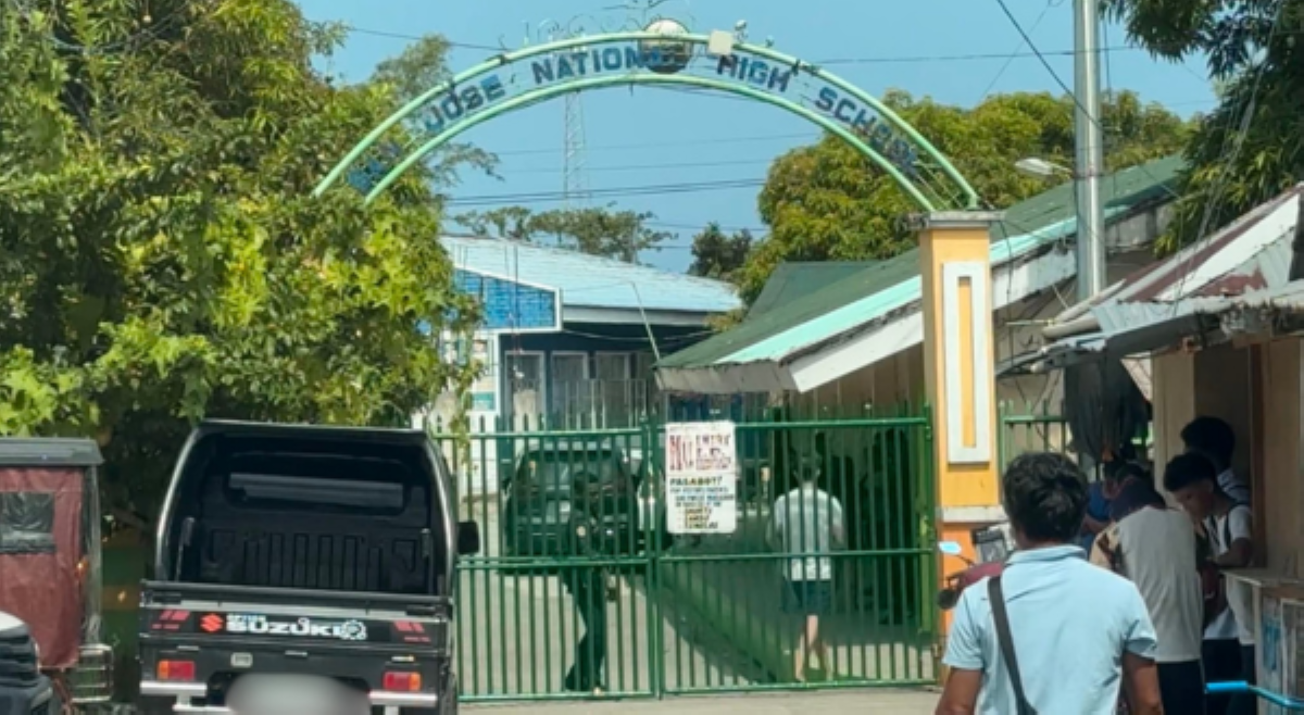 DepEd Sec. Angara, nakiramay sa mga nasawing estudyante sa Tacloban