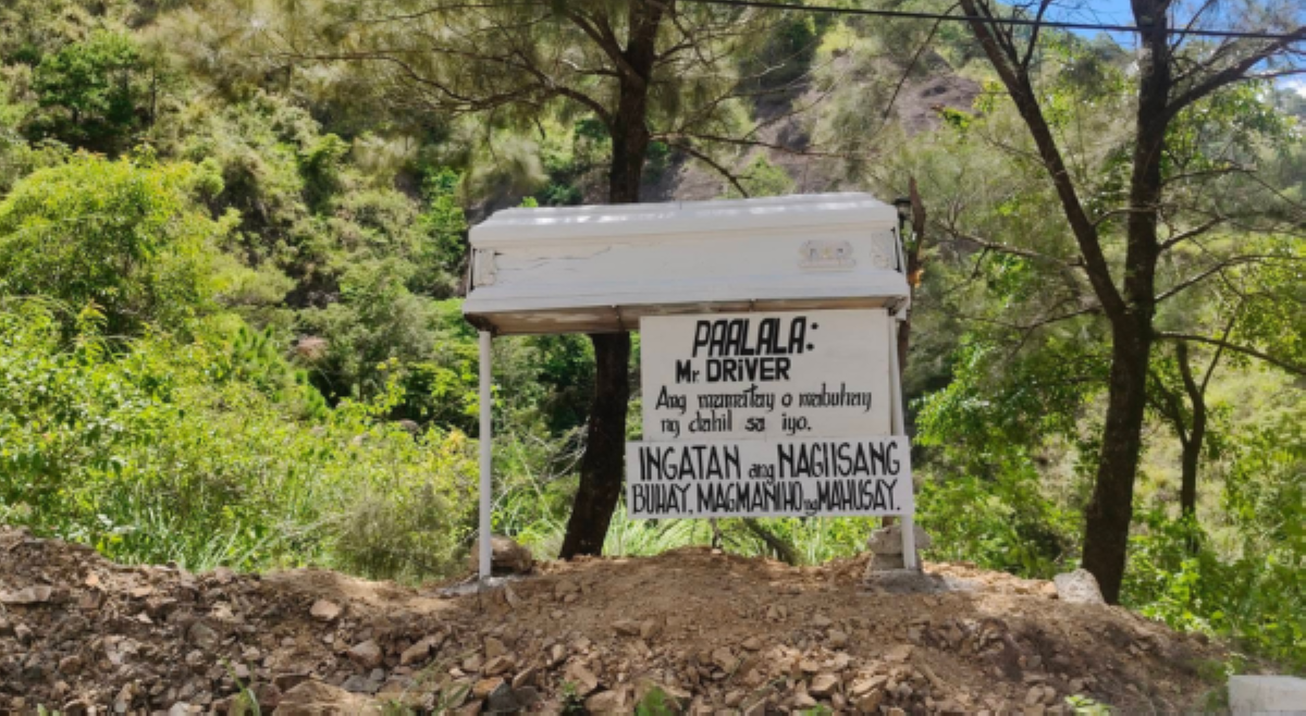 &lsquo;Biyaheng langit ba kamo?&rsquo; Road sign sa Benguet-Nueva Vizcaya road, agaw pansin!