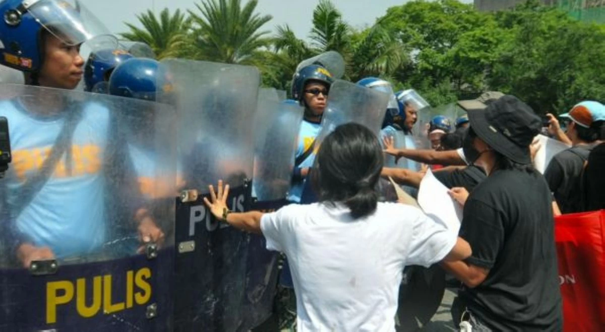 2 photojournalists na napagkamalang raliyista, inaresto ng pulisya!