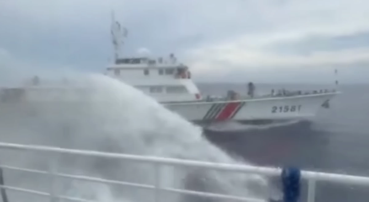 Umatake na naman! CCG, binombahan ng water cannon PCG, BFAR