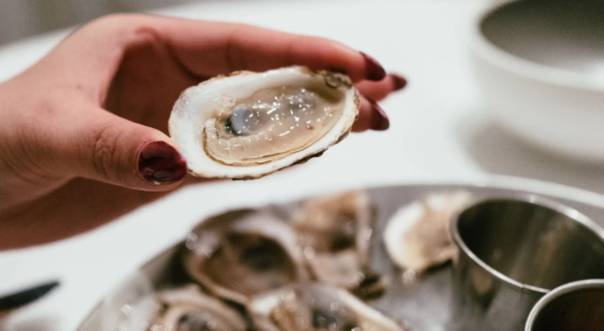 ALAMIN: Paghigop ng talaba, nakapagpapasigla sa kama?