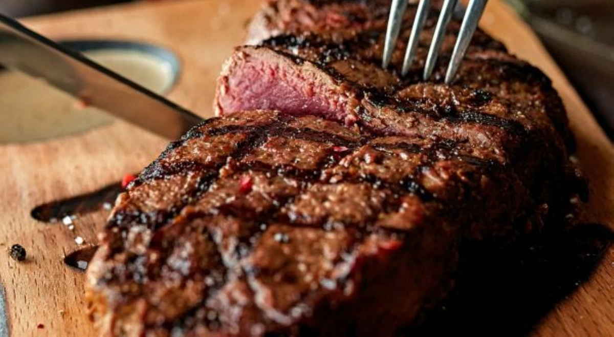 Mga customer sa isang steakhouse, pwedeng kumain kahit hubo&rsquo;t hubad!