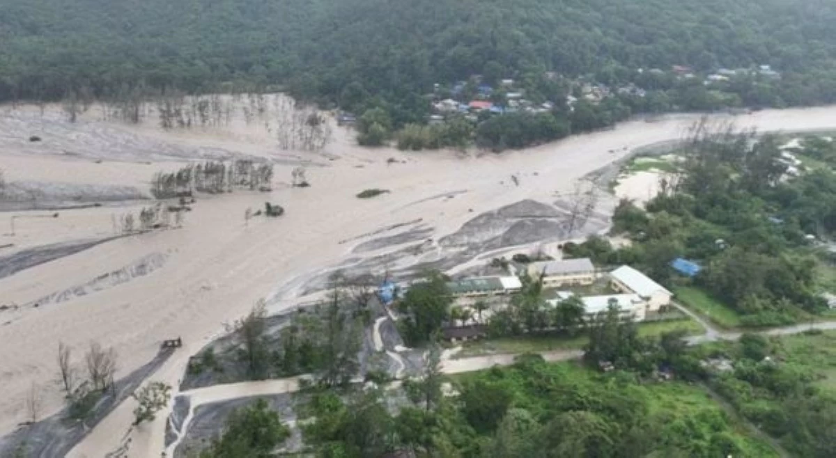 Isang lugar sa Zambales, pansamantalang 'isolated' matapos tangayin ng baha ang tulay nila!