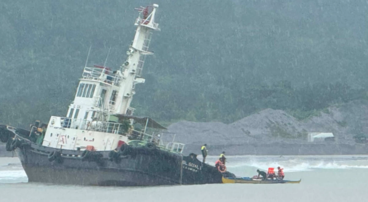 9 tripulante, nasagip mula sa sumadsad na tugboat