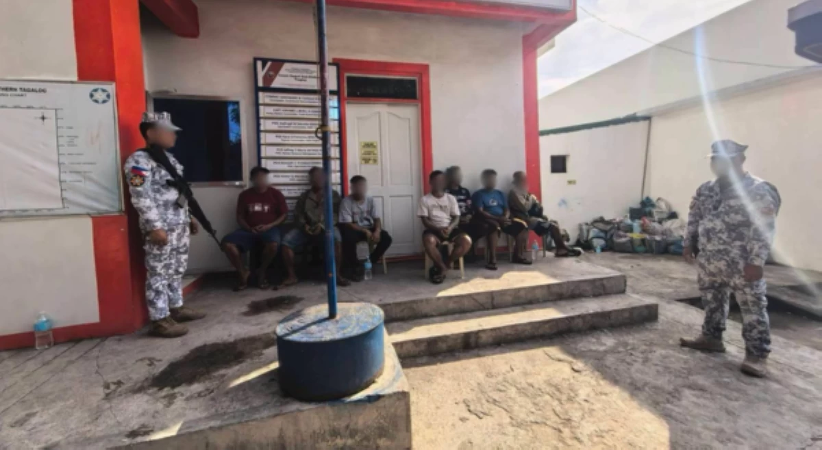 8 timbog sa 'di dokumentadong fishing vessel, 'di awtorisadong paglipat ng produktong petrolyo