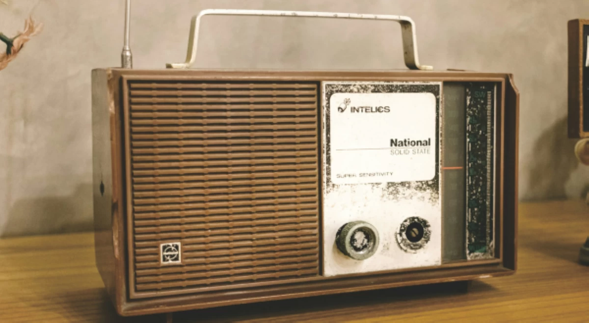 #BALITAnaw: 'Boses ng radyo' noon, pinakikinggan pa ba ngayon?