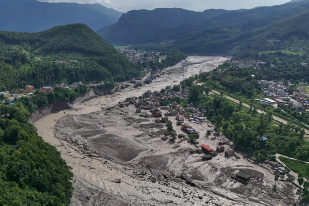 ALAMIN: Bakit sinalanta ng rumaragasang flash floods ang border area ng Nepal at China?