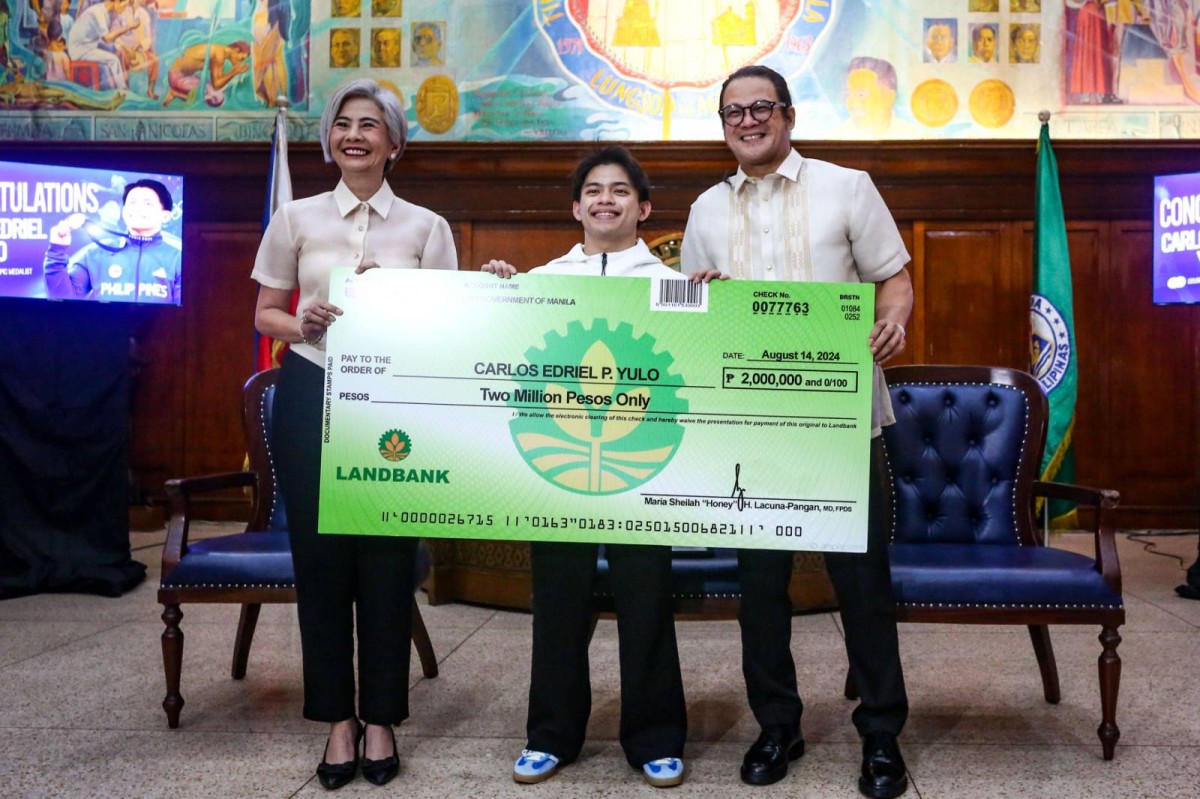 Carlos Yulo, nakatanggap ng <b>₱</b>2M mula sa Manila LGU