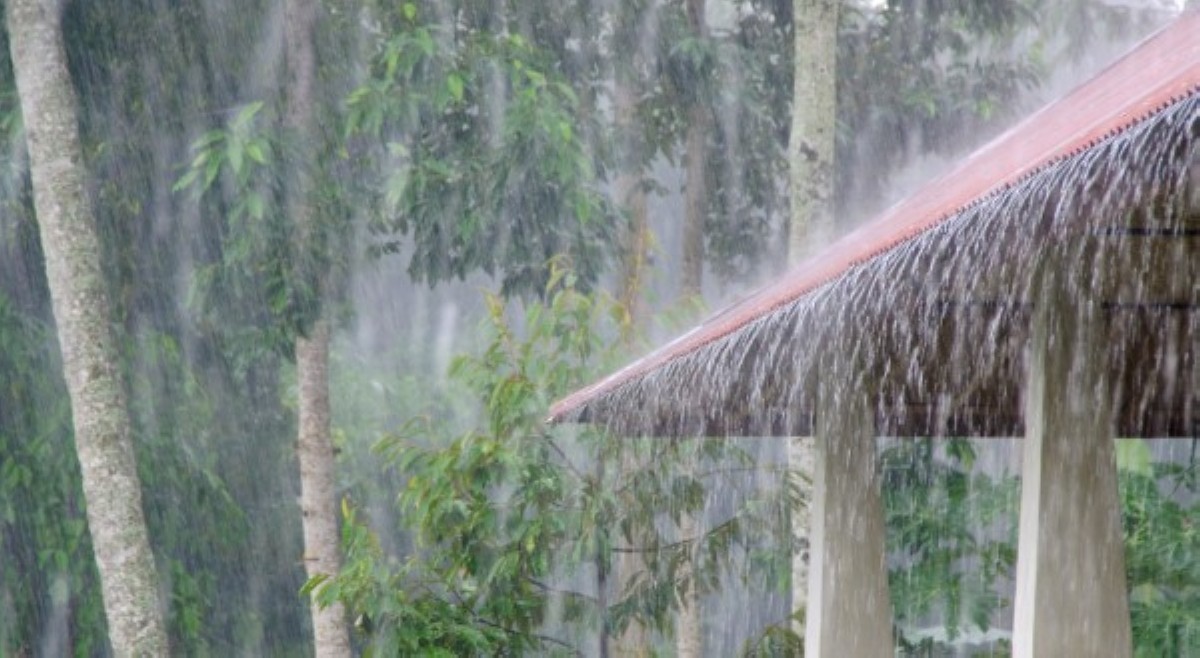 Bukod sa banta ng Kanlaon, 17 barangay sa Negros Occidental binaha dahil sa habagat