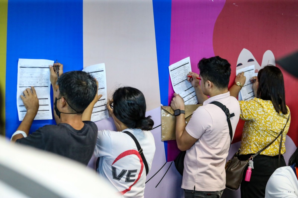 Pagpapalawig ng voter registration sa mga lugar na apektado ng bagyong Julian, pinahintulutan ng Comelec