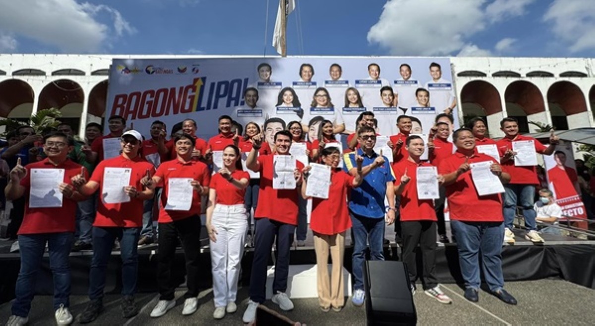 Vilma Santos at dalawang anak, naghain na ng kandidatura; raratsada sa liderato sa Batangas