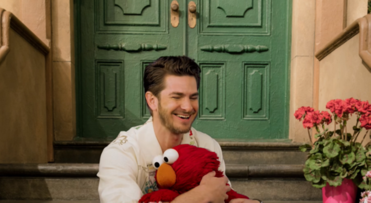 Pag-uusap nina Andrew Garfield, Elmo kinaantigan