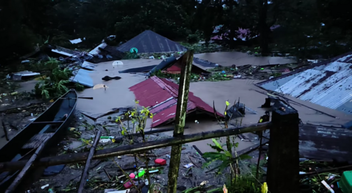 Mga residente sa Bicol region, stranded dahil sa malawakan at lampas-taong pagbaha