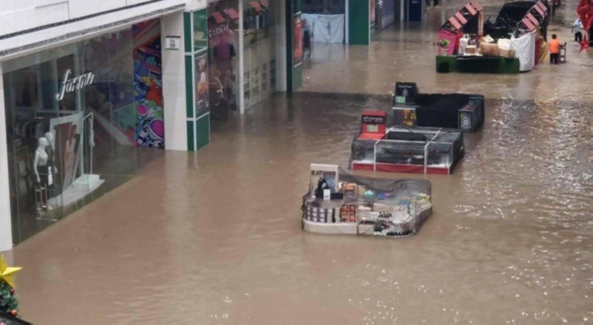Mall sa Naga, 'di nakaligtas; apektado na rin ng bagyong 'Kristine'