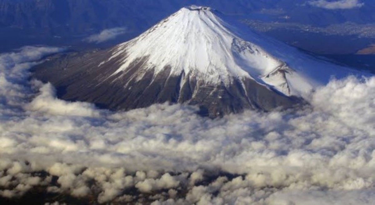 Sikat na nagyeyelong Mt. Fuji sa Japan, hindi nag-snow matapos ang 130 taon