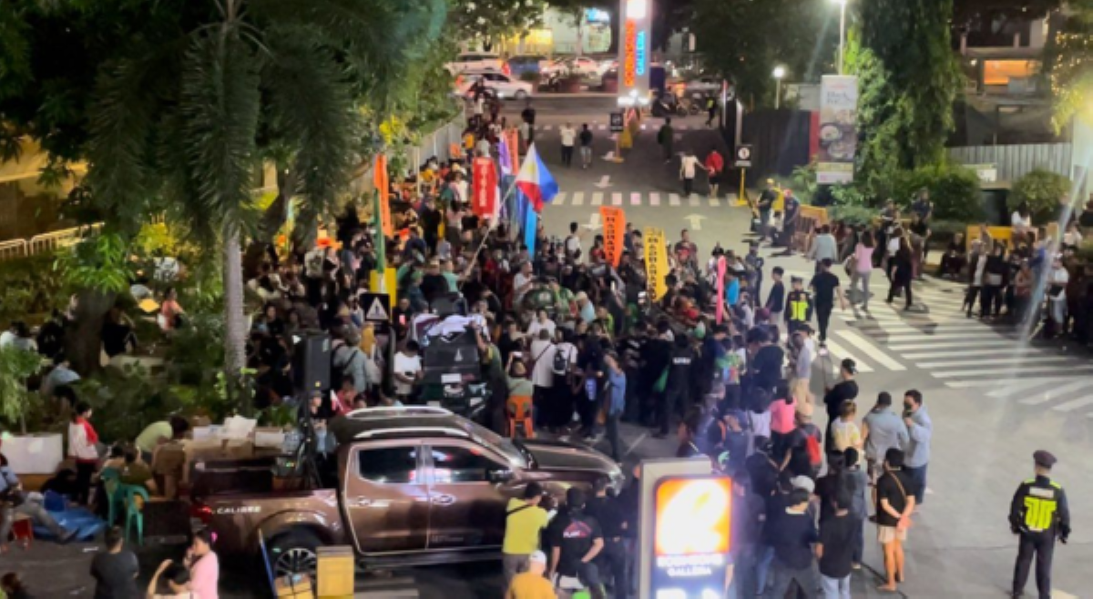 Ilang Duterte supporters, hindi pa rin humuhupa sa bahagi ng EDSA Shrine