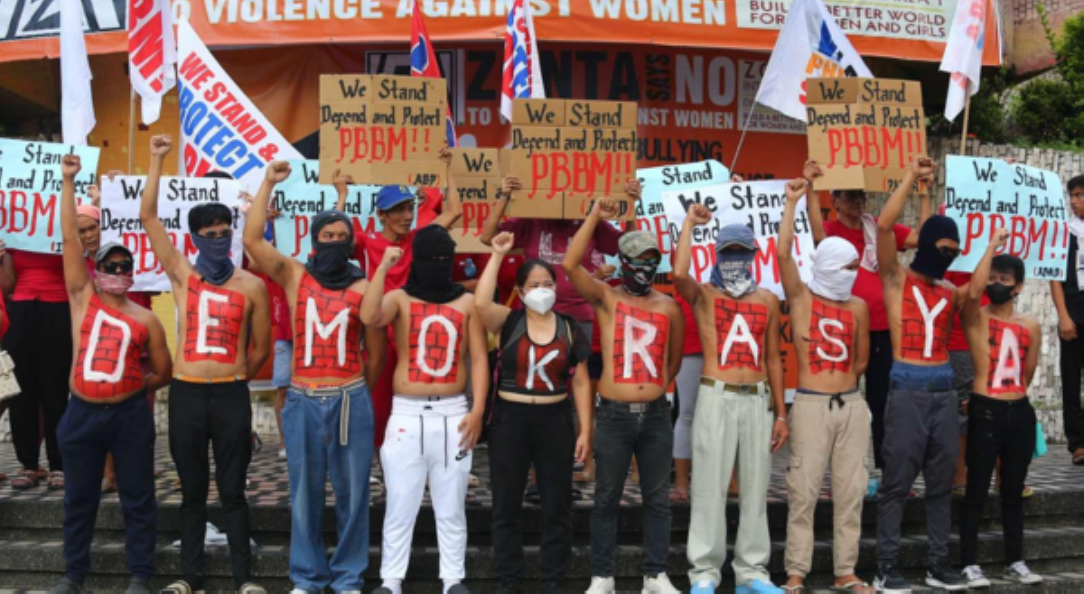 PBBM supporters, nagtipon-tipon sa EDSA; sumigaw ng &lsquo;demokrasya&rsquo;