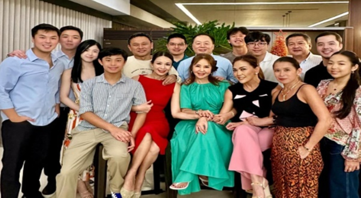 'Unbothered?' Karen Davila, nag-flex ng larawan kasama ang pamilya Laude
